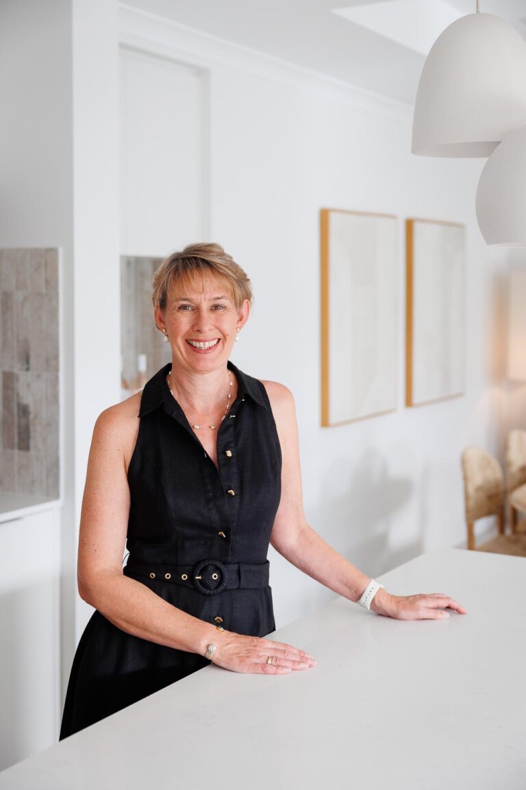 Liz HollowayImage